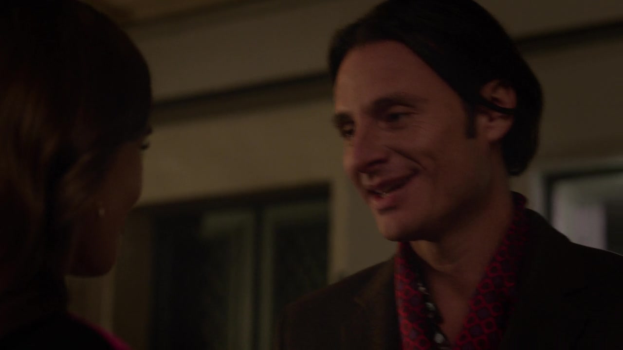 Emily_in_Paris_S01E09_An_American_Auction_in_Paris_720p_NF_WEB-DL_DDP5_1_x264-BTN_0417.jpg