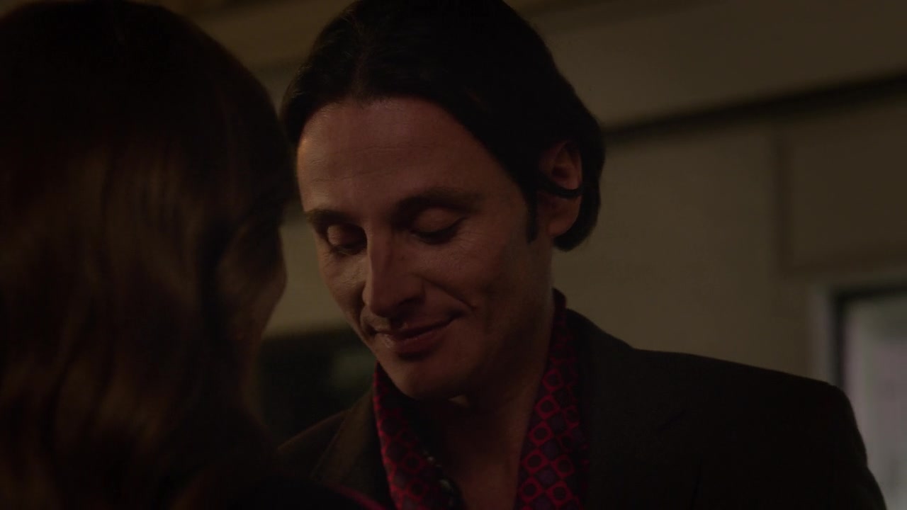 Emily_in_Paris_S01E09_An_American_Auction_in_Paris_720p_NF_WEB-DL_DDP5_1_x264-BTN_0419.jpg