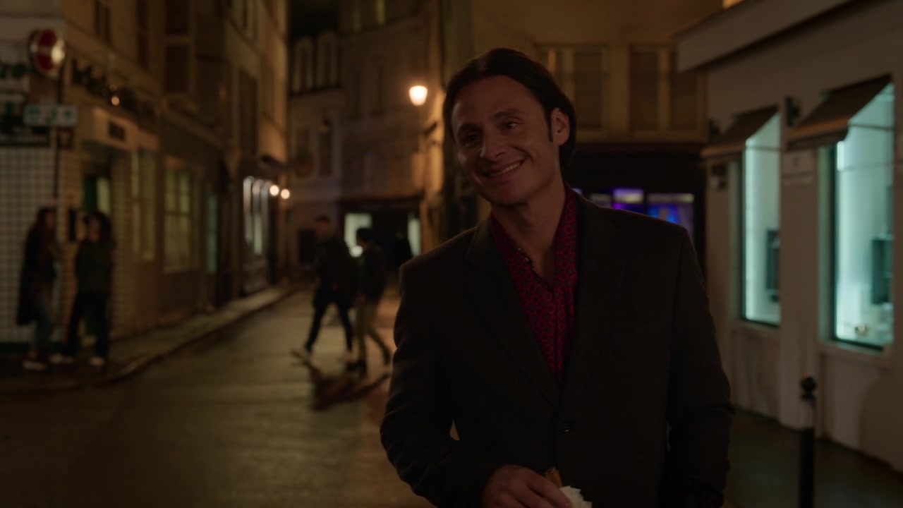 Emily_in_Paris_S01E09_An_American_Auction_in_Paris_720p_NF_WEB-DL_DDP5_1_x264-BTN_0427.jpg