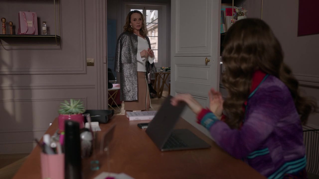 Emily_in_Paris_S01E09_An_American_Auction_in_Paris_720p_NF_WEB-DL_DDP5_1_x264-BTN_0442.jpg