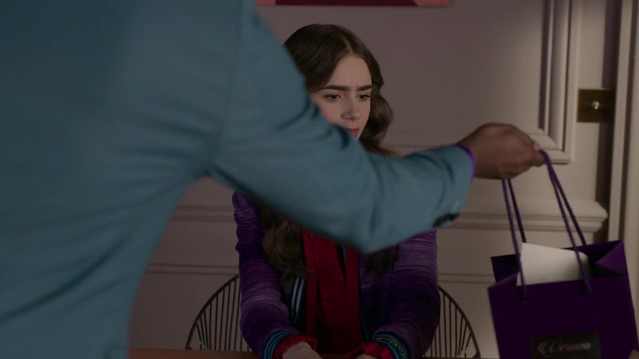 Emily_in_Paris_S01E09_An_American_Auction_in_Paris_720p_NF_WEB-DL_DDP5_1_x264-BTN_0471.jpg Emily_in_Paris_S01E09_An_American_Auction_in_Paris_720p_NF_WEB-DL_DDP5_1_x264-BTN_0471.jpg