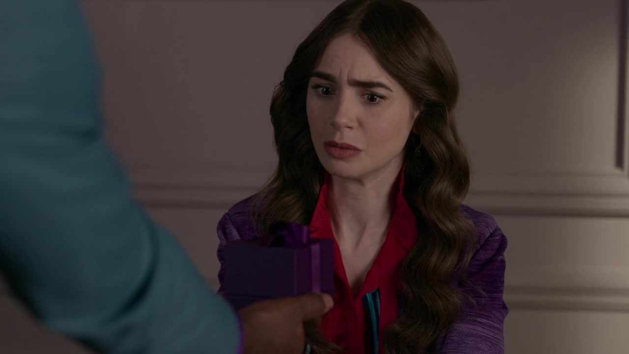 Emily_in_Paris_S01E09_An_American_Auction_in_Paris_720p_NF_WEB-DL_DDP5_1_x264-BTN_0486.jpg