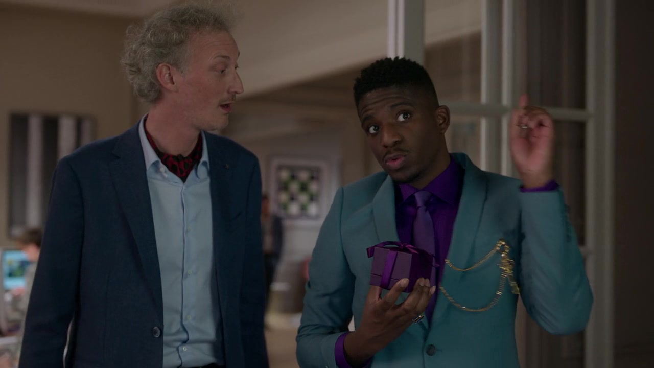 Emily_in_Paris_S01E09_An_American_Auction_in_Paris_720p_NF_WEB-DL_DDP5_1_x264-BTN_0488.jpg