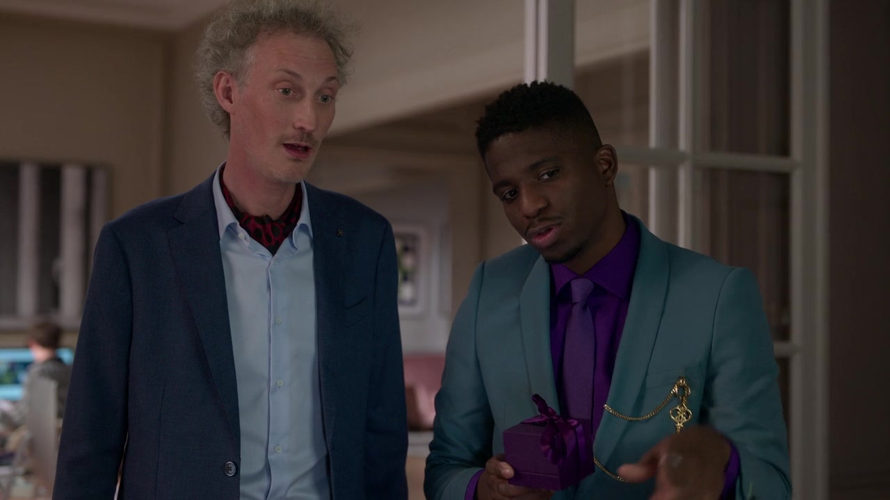 Emily_in_Paris_S01E09_An_American_Auction_in_Paris_720p_NF_WEB-DL_DDP5_1_x264-BTN_0491.jpg