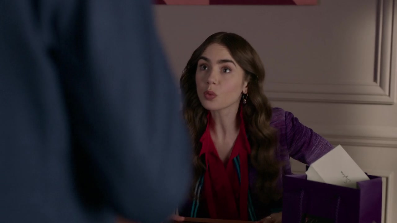 Emily_in_Paris_S01E09_An_American_Auction_in_Paris_720p_NF_WEB-DL_DDP5_1_x264-BTN_0493.jpg