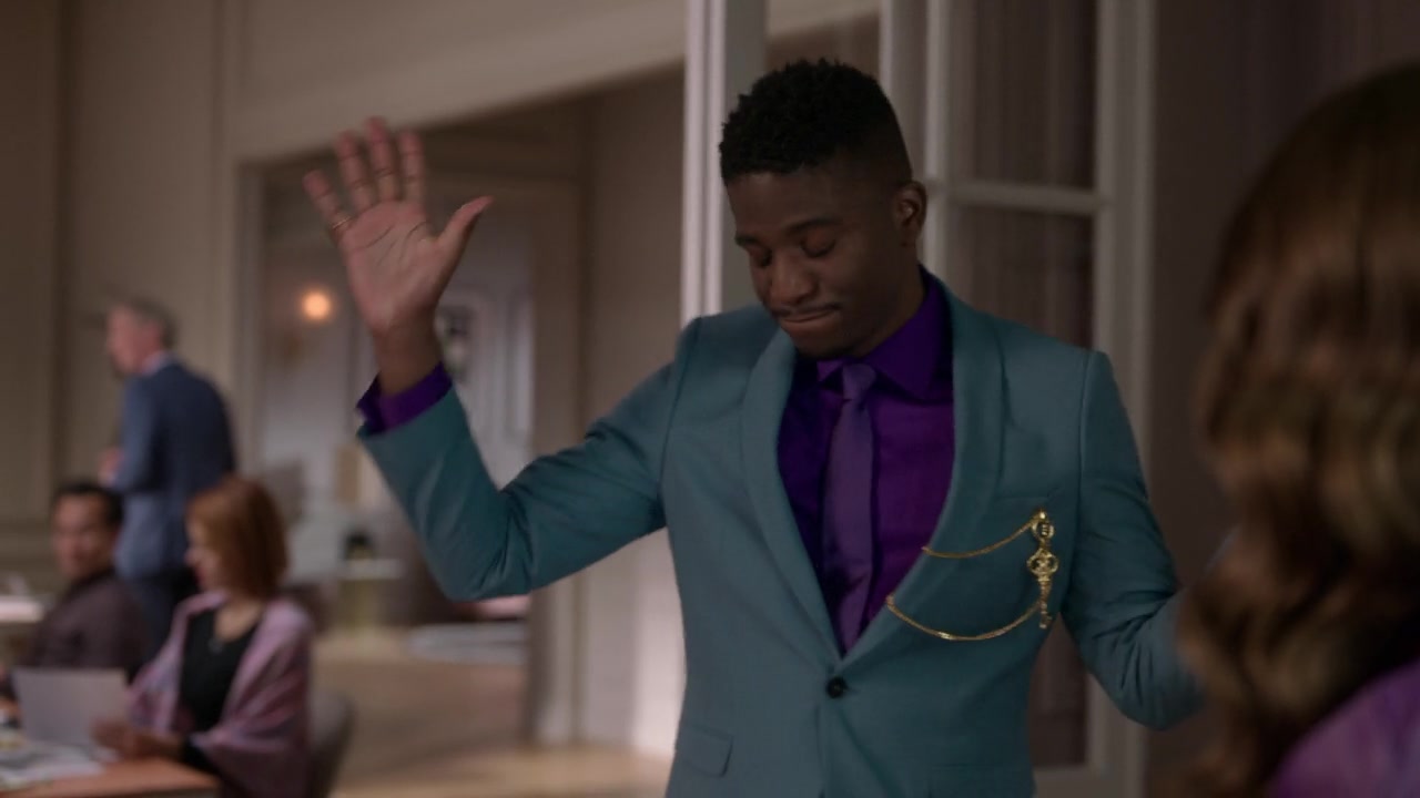 Emily_in_Paris_S01E09_An_American_Auction_in_Paris_720p_NF_WEB-DL_DDP5_1_x264-BTN_0517.jpg