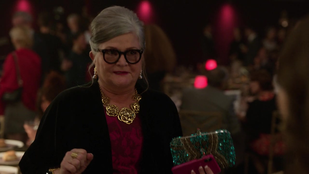 Emily_in_Paris_S01E09_An_American_Auction_in_Paris_720p_NF_WEB-DL_DDP5_1_x264-BTN_0527.jpg