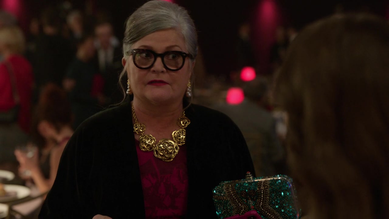 Emily_in_Paris_S01E09_An_American_Auction_in_Paris_720p_NF_WEB-DL_DDP5_1_x264-BTN_0528.jpg