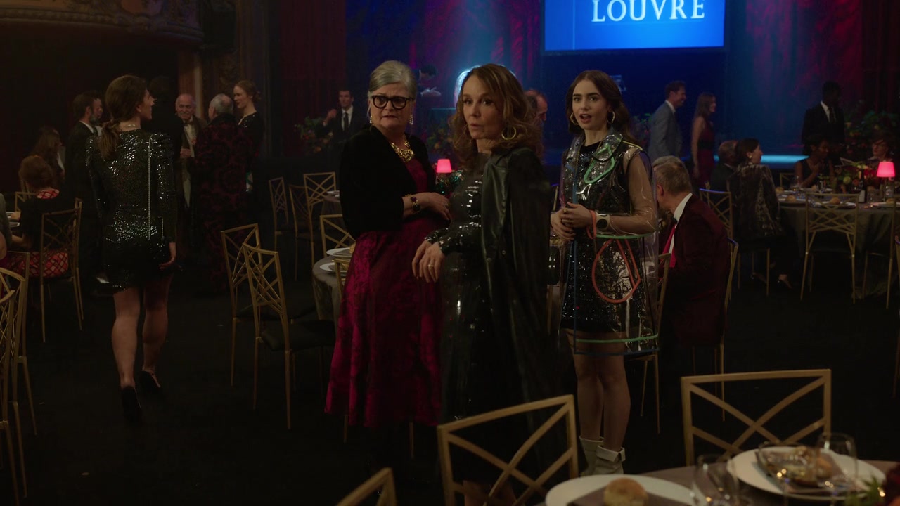 Emily_in_Paris_S01E09_An_American_Auction_in_Paris_720p_NF_WEB-DL_DDP5_1_x264-BTN_0550.jpg