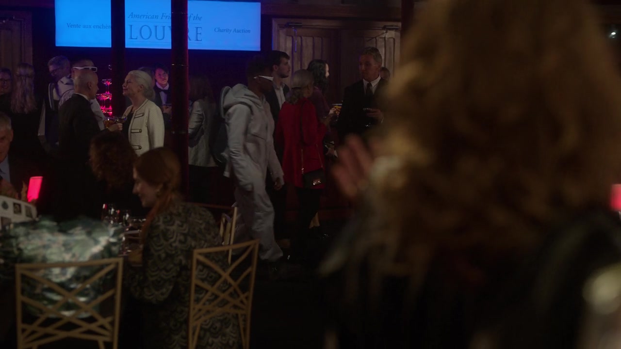 Emily_in_Paris_S01E09_An_American_Auction_in_Paris_720p_NF_WEB-DL_DDP5_1_x264-BTN_0551.jpg