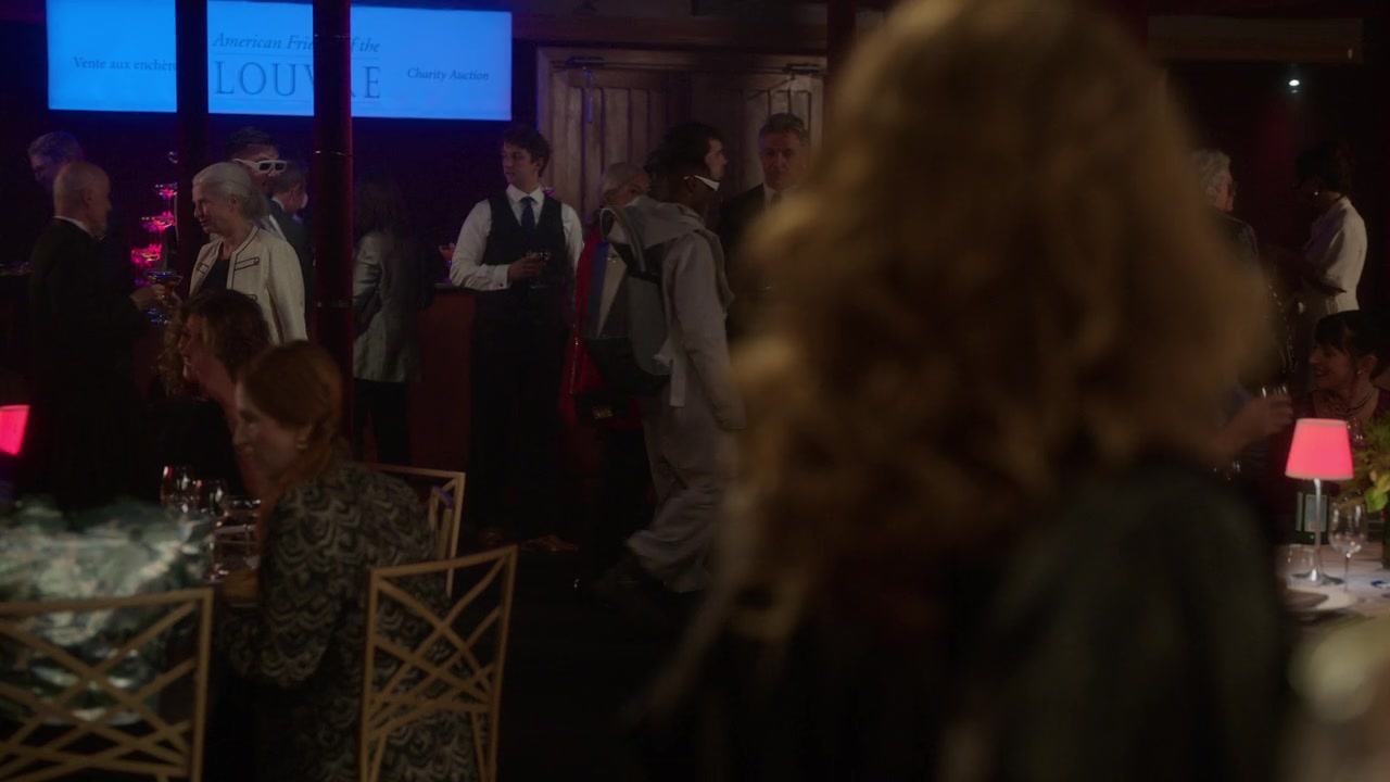 Emily_in_Paris_S01E09_An_American_Auction_in_Paris_720p_NF_WEB-DL_DDP5_1_x264-BTN_0552.jpg
