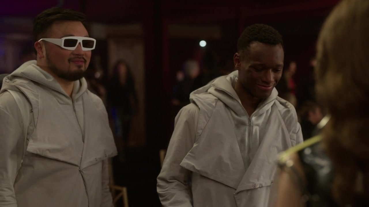 Emily_in_Paris_S01E09_An_American_Auction_in_Paris_720p_NF_WEB-DL_DDP5_1_x264-BTN_0565.jpg