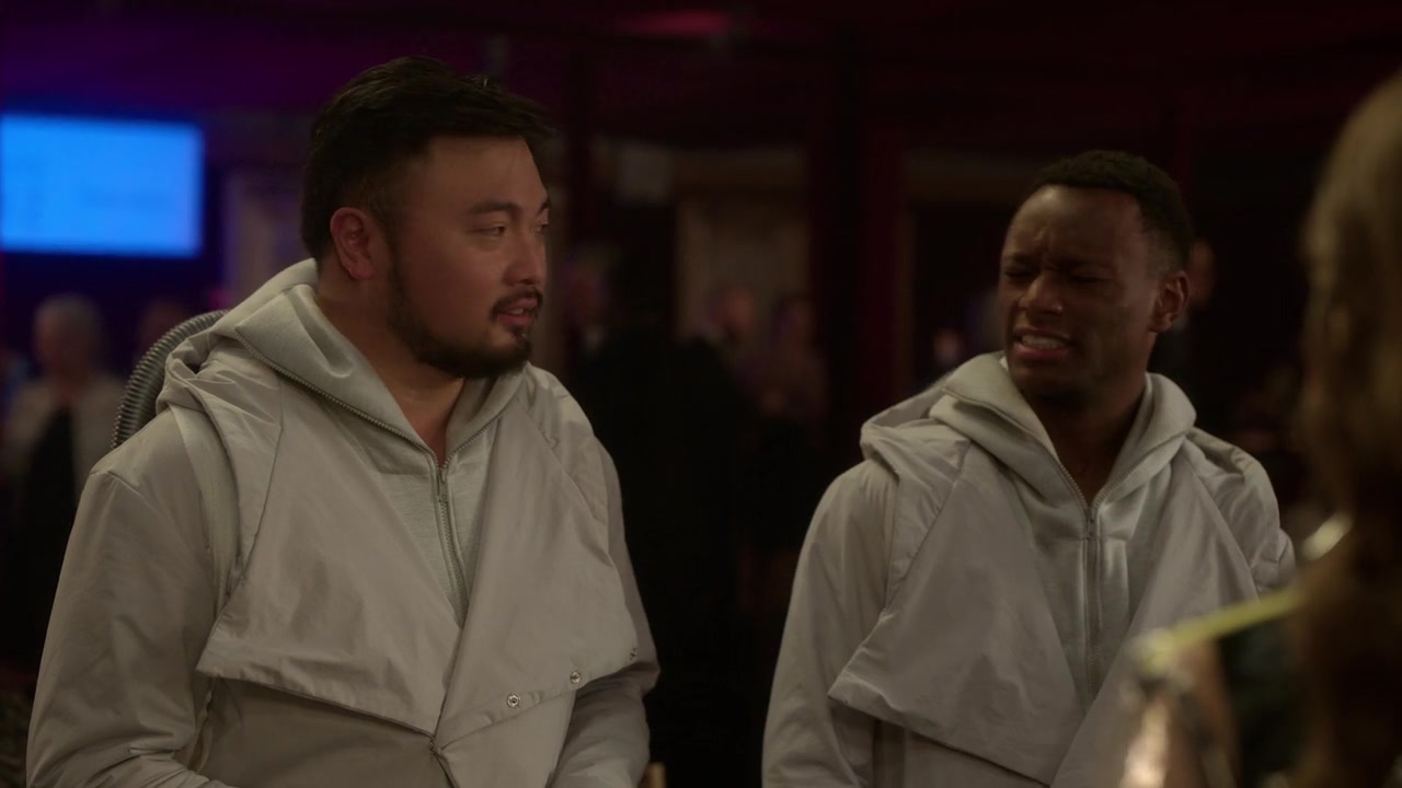 Emily_in_Paris_S01E09_An_American_Auction_in_Paris_720p_NF_WEB-DL_DDP5_1_x264-BTN_0573.jpg
