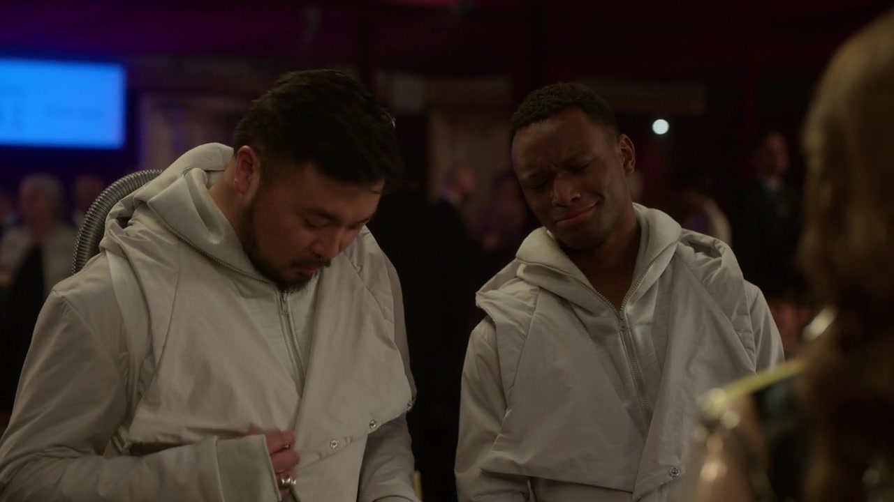 Emily_in_Paris_S01E09_An_American_Auction_in_Paris_720p_NF_WEB-DL_DDP5_1_x264-BTN_0575.jpg