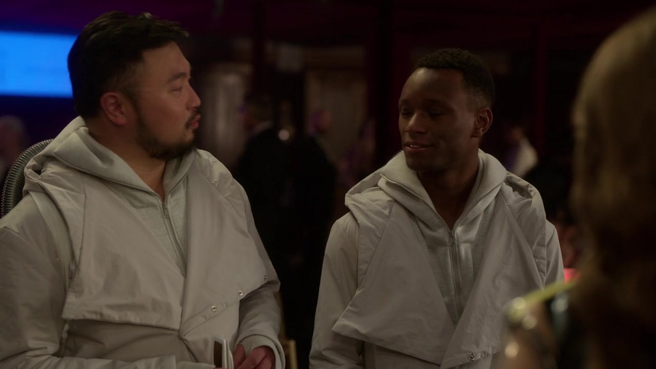 Emily_in_Paris_S01E09_An_American_Auction_in_Paris_720p_NF_WEB-DL_DDP5_1_x264-BTN_0592.jpg