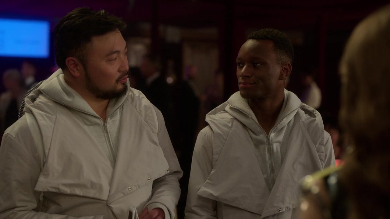 Emily_in_Paris_S01E09_An_American_Auction_in_Paris_720p_NF_WEB-DL_DDP5_1_x264-BTN_0593.jpg