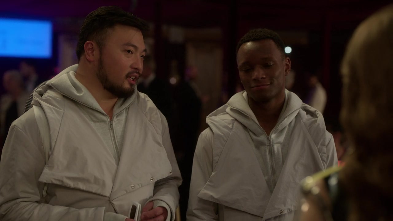 Emily_in_Paris_S01E09_An_American_Auction_in_Paris_720p_NF_WEB-DL_DDP5_1_x264-BTN_0594.jpg