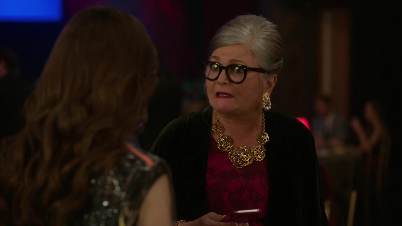 Emily_in_Paris_S01E09_An_American_Auction_in_Paris_720p_NF_WEB-DL_DDP5_1_x264-BTN_0605.jpg