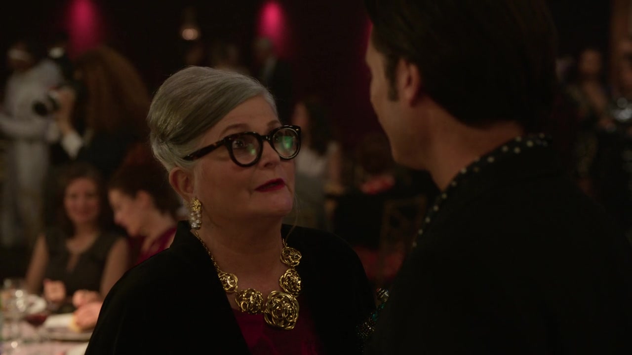 Emily_in_Paris_S01E09_An_American_Auction_in_Paris_720p_NF_WEB-DL_DDP5_1_x264-BTN_0624.jpg