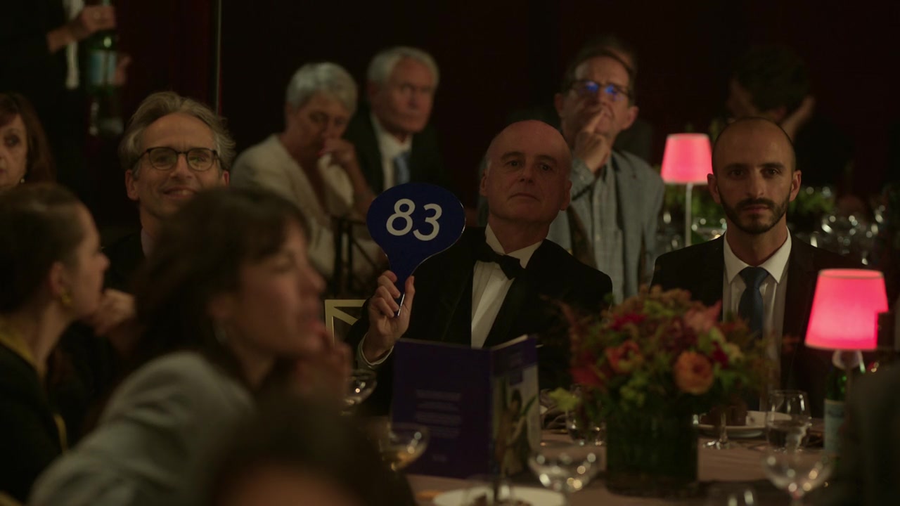 Emily_in_Paris_S01E09_An_American_Auction_in_Paris_720p_NF_WEB-DL_DDP5_1_x264-BTN_0646.jpg