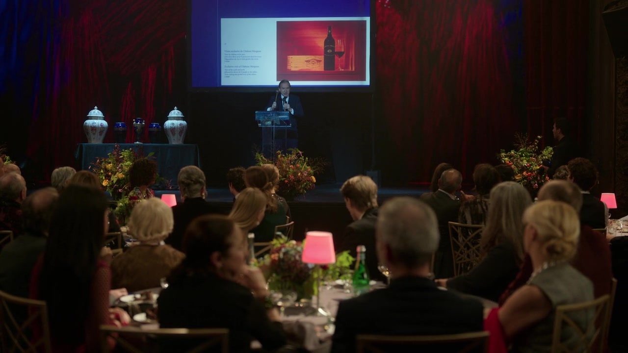 Emily_in_Paris_S01E09_An_American_Auction_in_Paris_720p_NF_WEB-DL_DDP5_1_x264-BTN_0648.jpg
