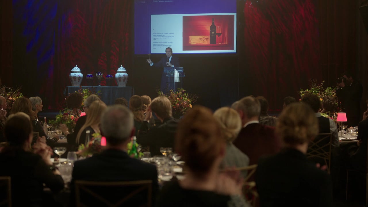 Emily_in_Paris_S01E09_An_American_Auction_in_Paris_720p_NF_WEB-DL_DDP5_1_x264-BTN_0657.jpg