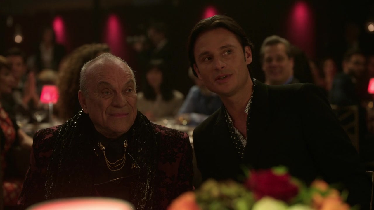 Emily_in_Paris_S01E09_An_American_Auction_in_Paris_720p_NF_WEB-DL_DDP5_1_x264-BTN_0679.jpg