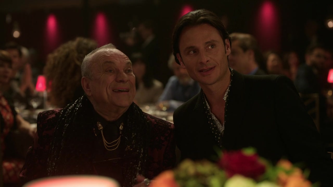 Emily_in_Paris_S01E09_An_American_Auction_in_Paris_720p_NF_WEB-DL_DDP5_1_x264-BTN_0682.jpg