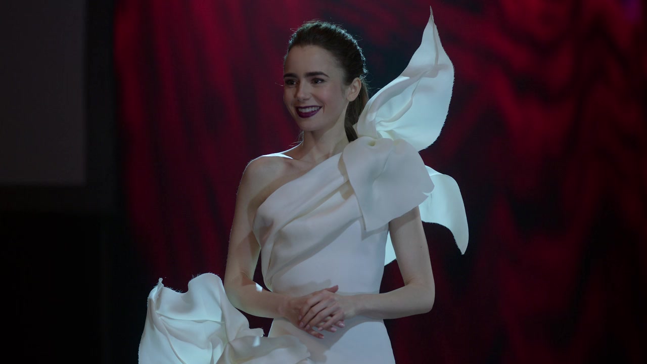 Emily_in_Paris_S01E09_An_American_Auction_in_Paris_720p_NF_WEB-DL_DDP5_1_x264-BTN_0694.jpg