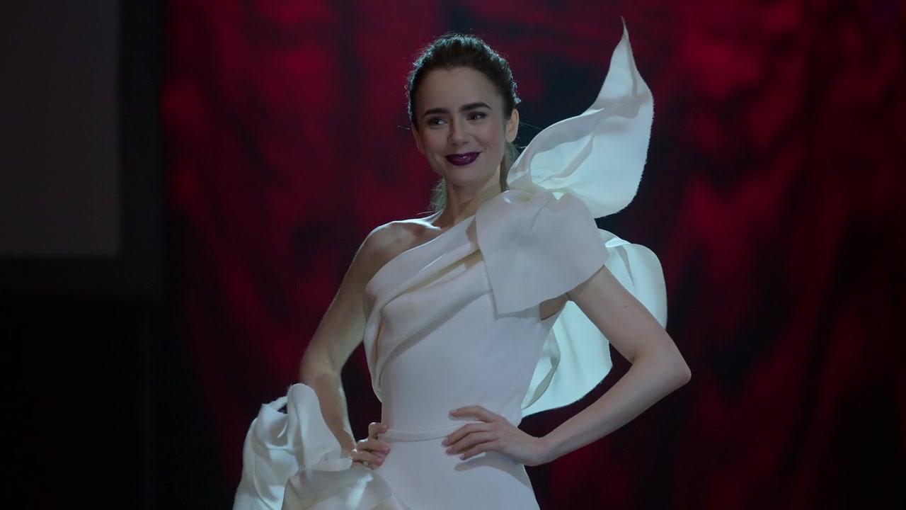 Emily_in_Paris_S01E09_An_American_Auction_in_Paris_720p_NF_WEB-DL_DDP5_1_x264-BTN_0697.jpg