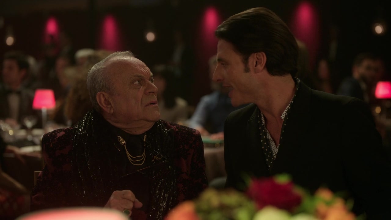 Emily_in_Paris_S01E09_An_American_Auction_in_Paris_720p_NF_WEB-DL_DDP5_1_x264-BTN_0706.jpg