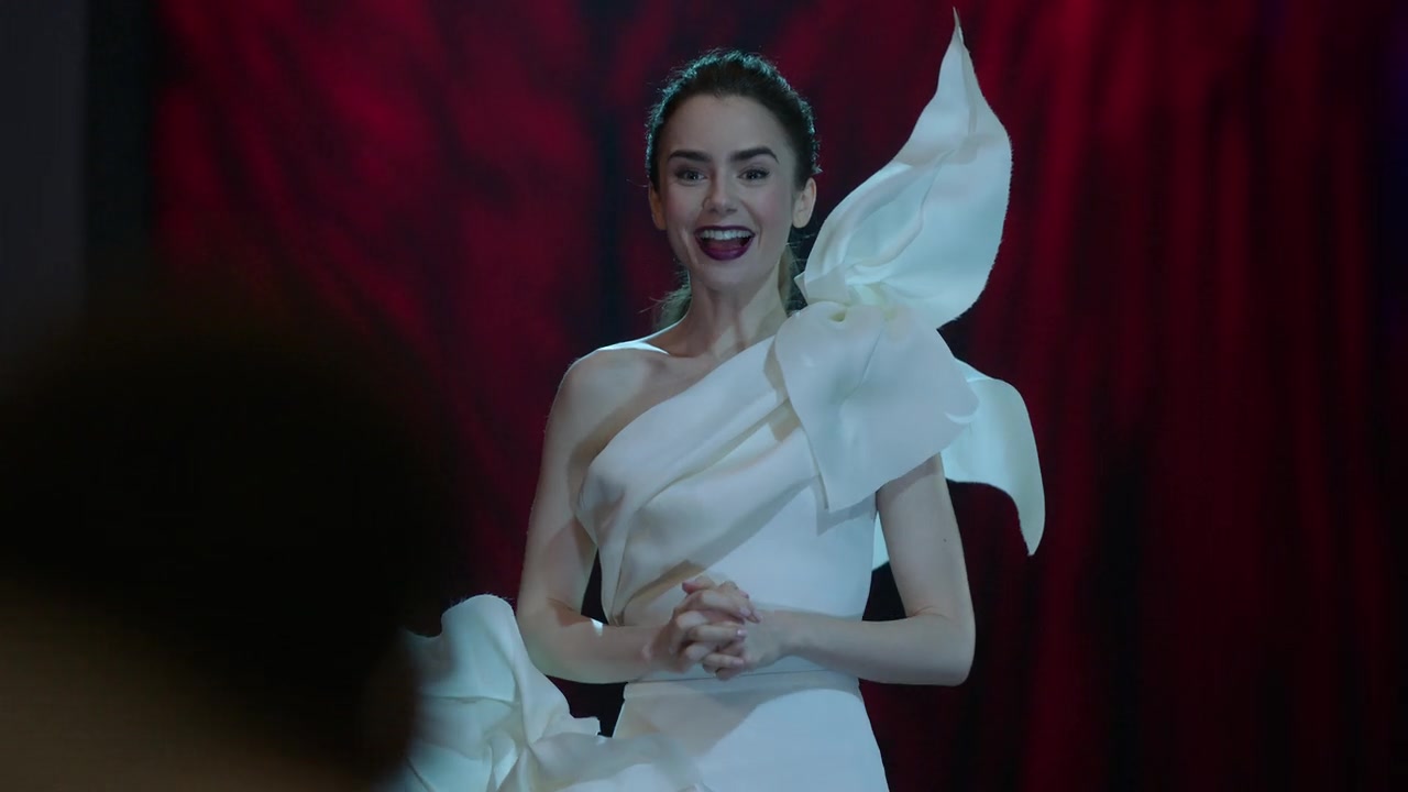 Emily_in_Paris_S01E09_An_American_Auction_in_Paris_720p_NF_WEB-DL_DDP5_1_x264-BTN_0726.jpg