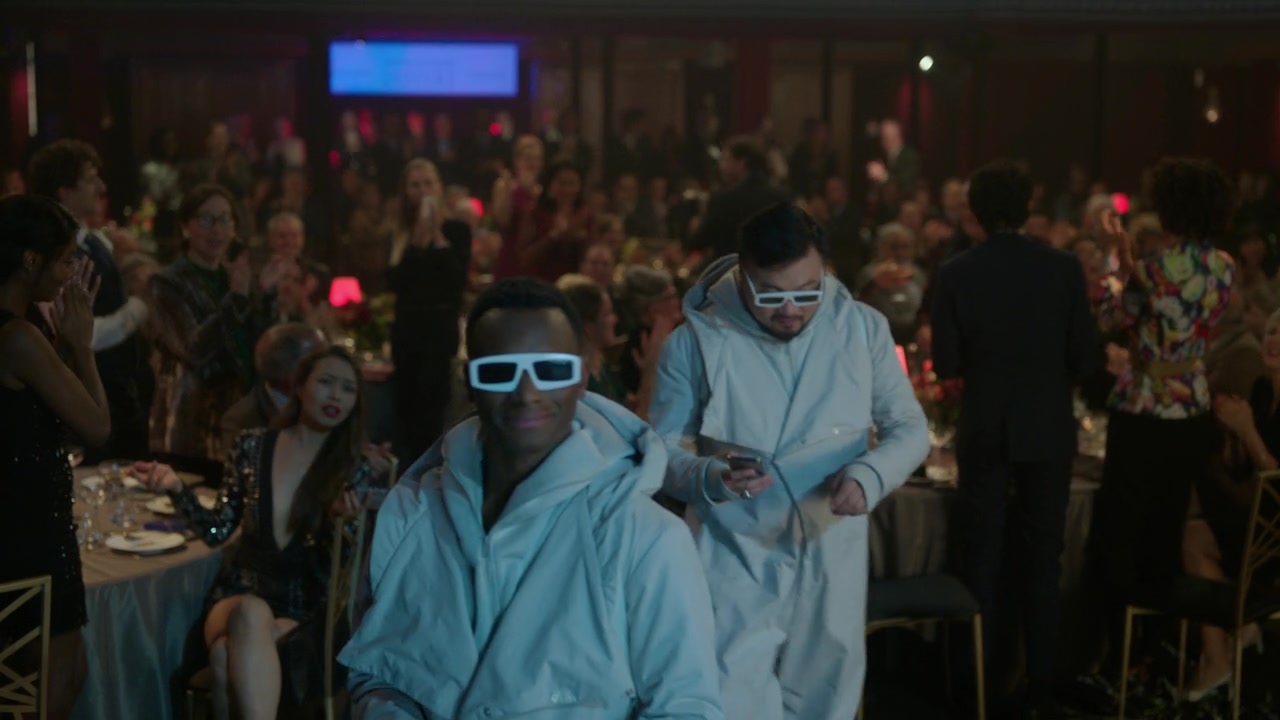 Emily_in_Paris_S01E09_An_American_Auction_in_Paris_720p_NF_WEB-DL_DDP5_1_x264-BTN_0727.jpg