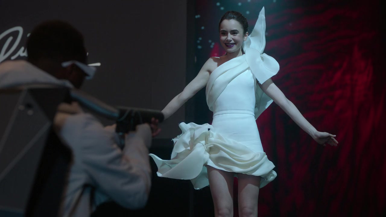Emily_in_Paris_S01E09_An_American_Auction_in_Paris_720p_NF_WEB-DL_DDP5_1_x264-BTN_0731.jpg