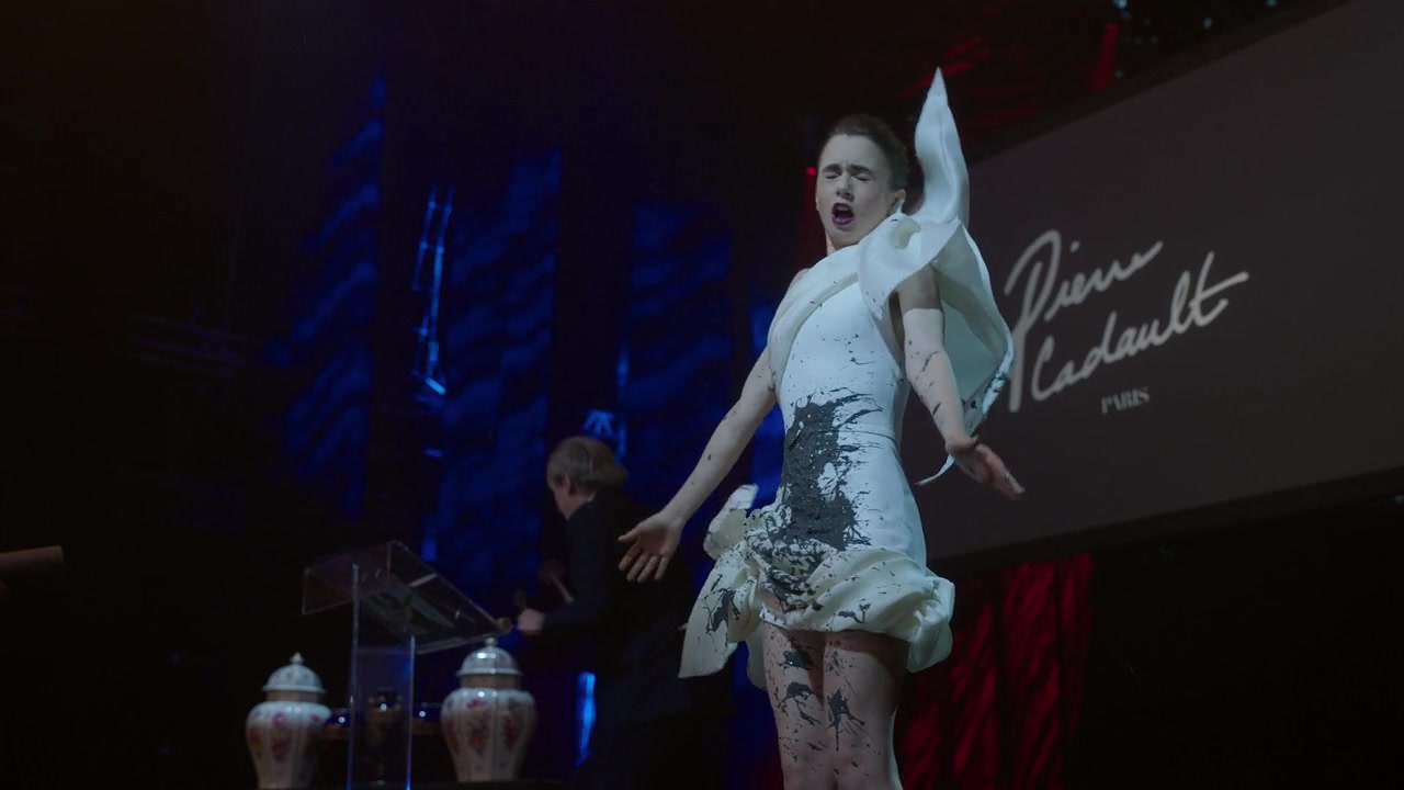 Emily_in_Paris_S01E09_An_American_Auction_in_Paris_720p_NF_WEB-DL_DDP5_1_x264-BTN_0733.jpg