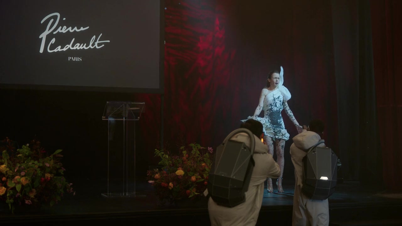 Emily_in_Paris_S01E09_An_American_Auction_in_Paris_720p_NF_WEB-DL_DDP5_1_x264-BTN_0734.jpg