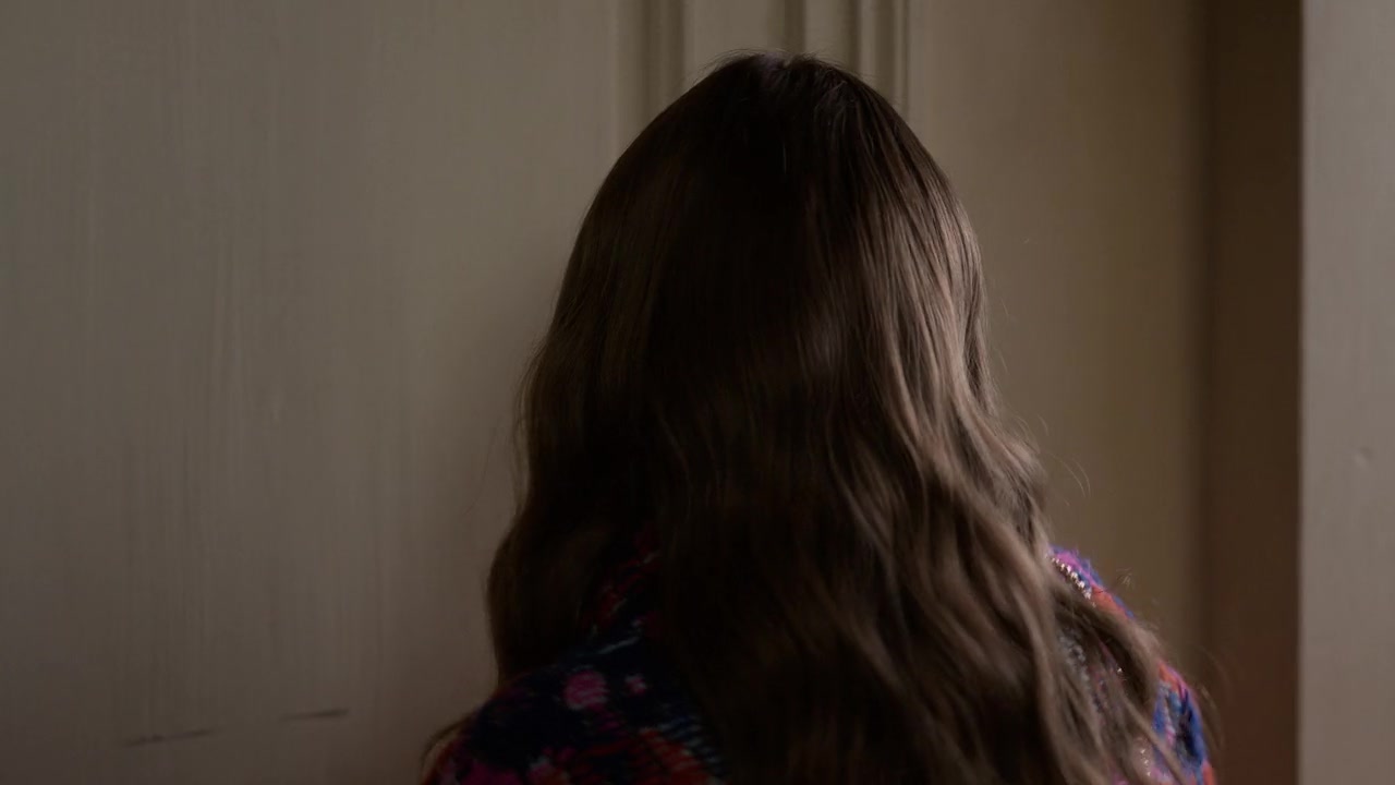 Emily_in_Paris_S01E09_An_American_Auction_in_Paris_720p_NF_WEB-DL_DDP5_1_x264-BTN_0763.jpg