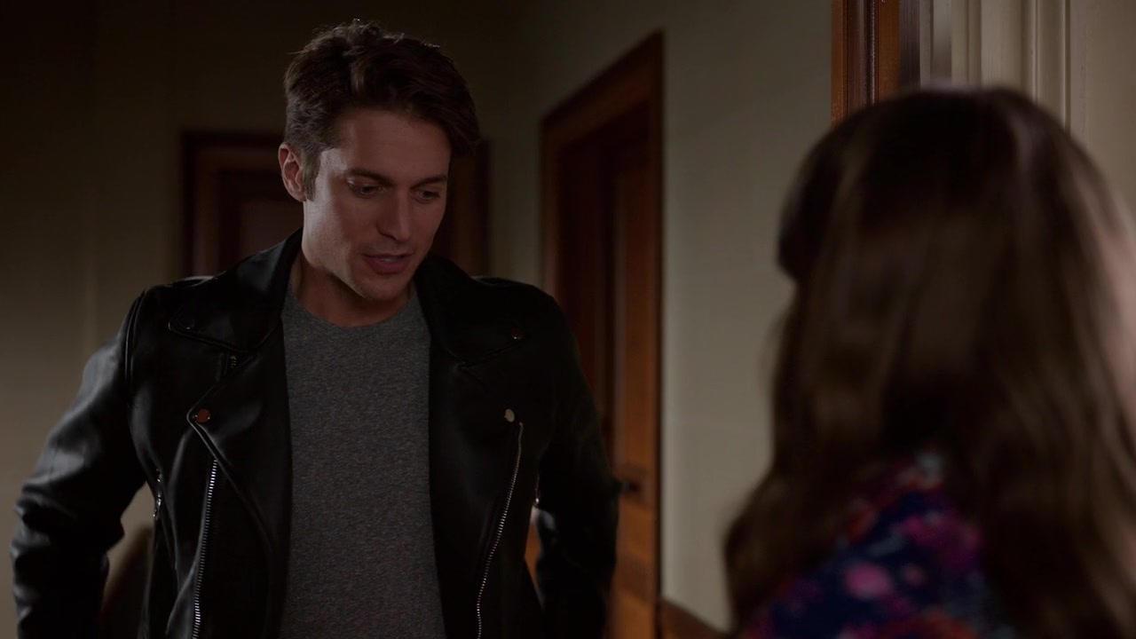 Emily_in_Paris_S01E09_An_American_Auction_in_Paris_720p_NF_WEB-DL_DDP5_1_x264-BTN_0793.jpg