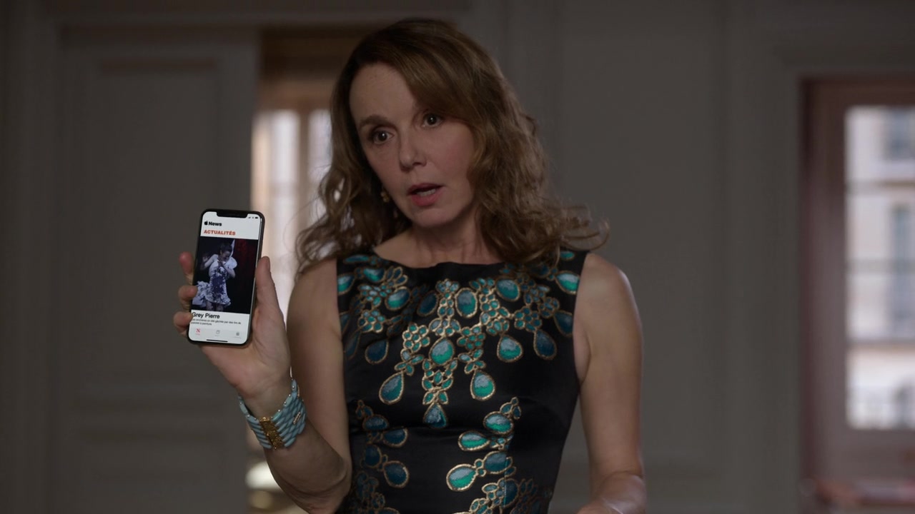 Emily_in_Paris_S01E09_An_American_Auction_in_Paris_720p_NF_WEB-DL_DDP5_1_x264-BTN_0826.jpg