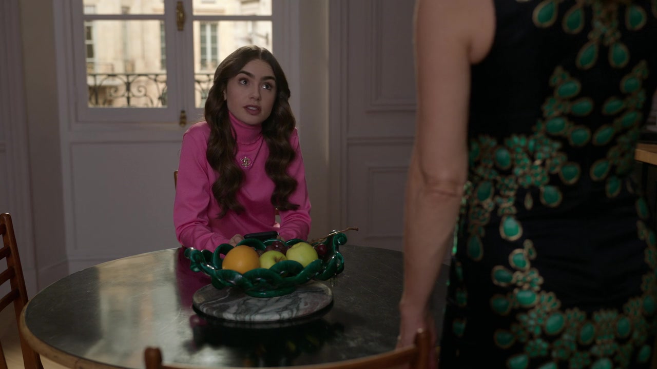 Emily_in_Paris_S01E09_An_American_Auction_in_Paris_720p_NF_WEB-DL_DDP5_1_x264-BTN_0830.jpg