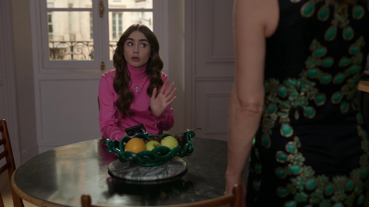 Emily_in_Paris_S01E09_An_American_Auction_in_Paris_720p_NF_WEB-DL_DDP5_1_x264-BTN_0831.jpg
