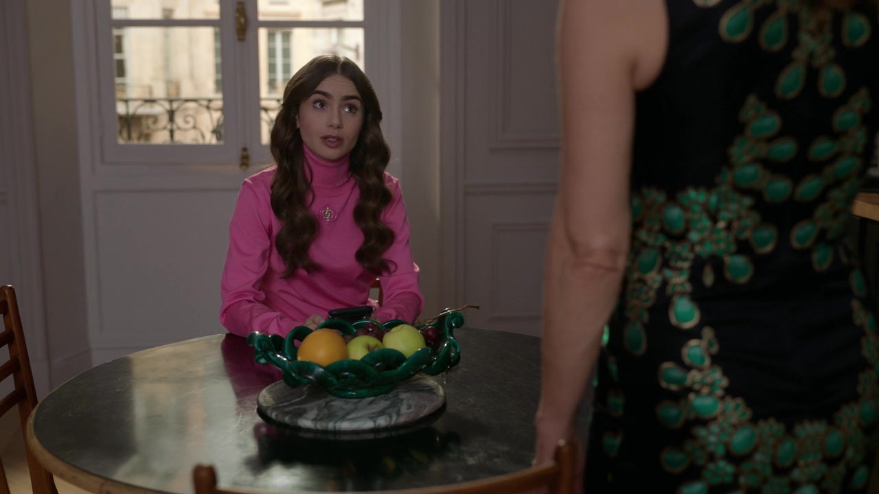 Emily_in_Paris_S01E09_An_American_Auction_in_Paris_720p_NF_WEB-DL_DDP5_1_x264-BTN_0832.jpg