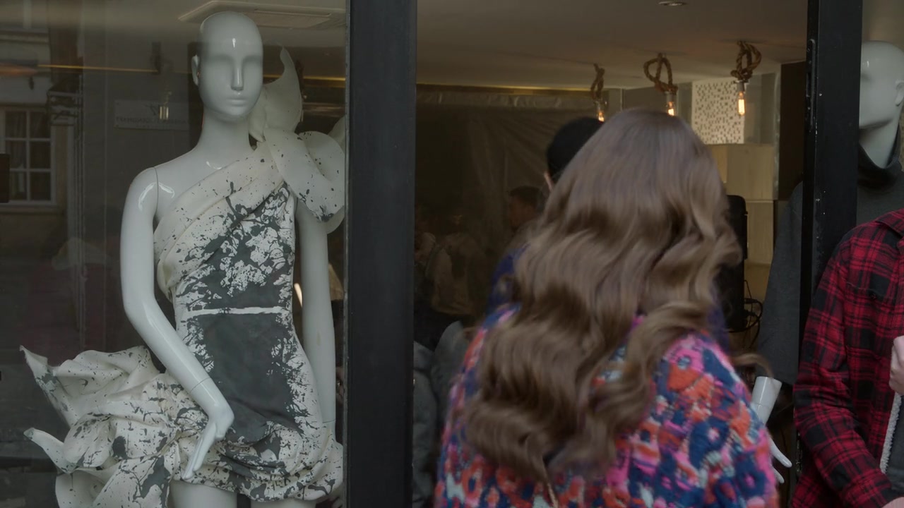 Emily_in_Paris_S01E09_An_American_Auction_in_Paris_720p_NF_WEB-DL_DDP5_1_x264-BTN_0868.jpg Emily_in_Paris_S01E09_An_American_Auction_in_Paris_720p_NF_WEB-DL_DDP5_1_x264-BTN_0868.jpg