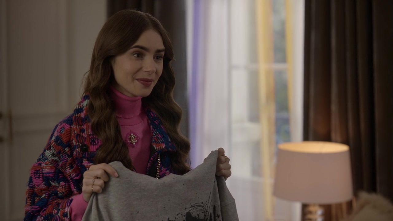 Emily_in_Paris_S01E09_An_American_Auction_in_Paris_720p_NF_WEB-DL_DDP5_1_x264-BTN_0980.jpg