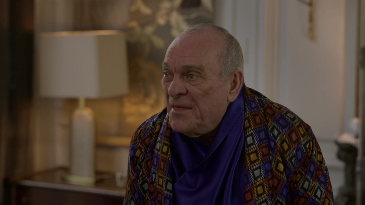 Emily_in_Paris_S01E09_An_American_Auction_in_Paris_720p_NF_WEB-DL_DDP5_1_x264-BTN_0981.jpg