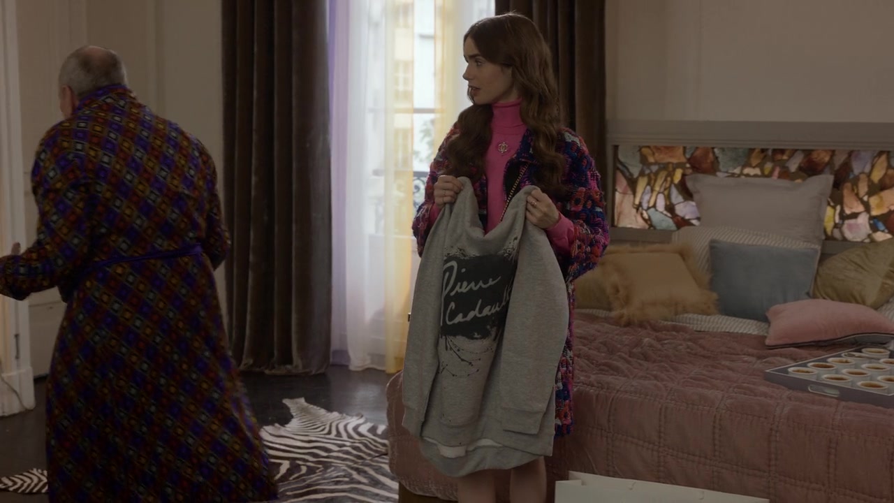 Emily_in_Paris_S01E09_An_American_Auction_in_Paris_720p_NF_WEB-DL_DDP5_1_x264-BTN_0996.jpg