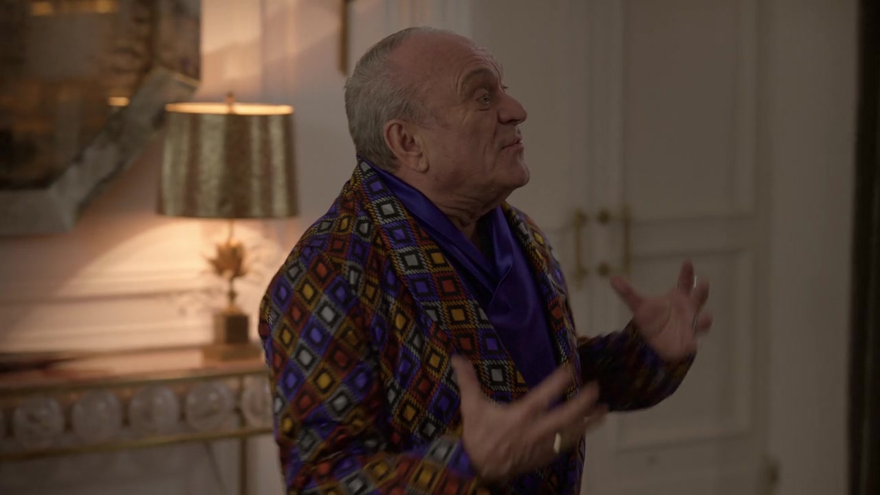 Emily_in_Paris_S01E09_An_American_Auction_in_Paris_720p_NF_WEB-DL_DDP5_1_x264-BTN_1001.jpg