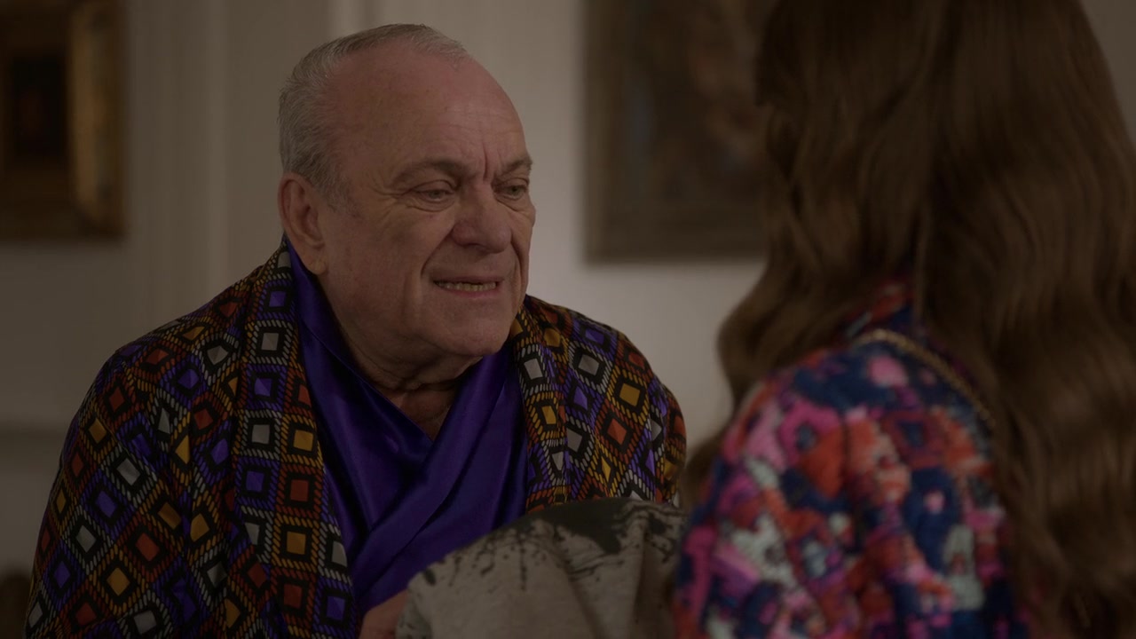 Emily_in_Paris_S01E09_An_American_Auction_in_Paris_720p_NF_WEB-DL_DDP5_1_x264-BTN_1007.jpg