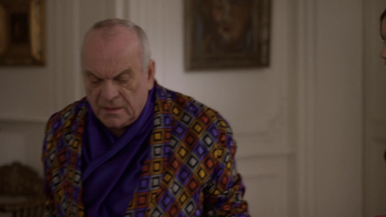 Emily_in_Paris_S01E09_An_American_Auction_in_Paris_720p_NF_WEB-DL_DDP5_1_x264-BTN_1030.jpg