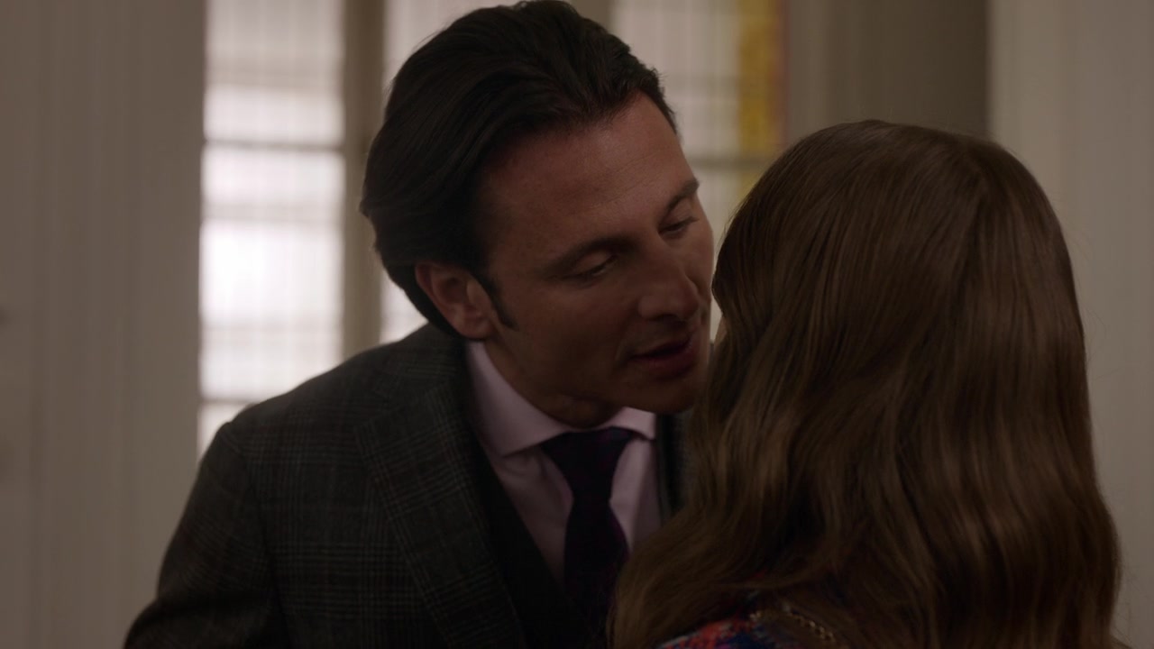 Emily_in_Paris_S01E09_An_American_Auction_in_Paris_720p_NF_WEB-DL_DDP5_1_x264-BTN_1091.jpg